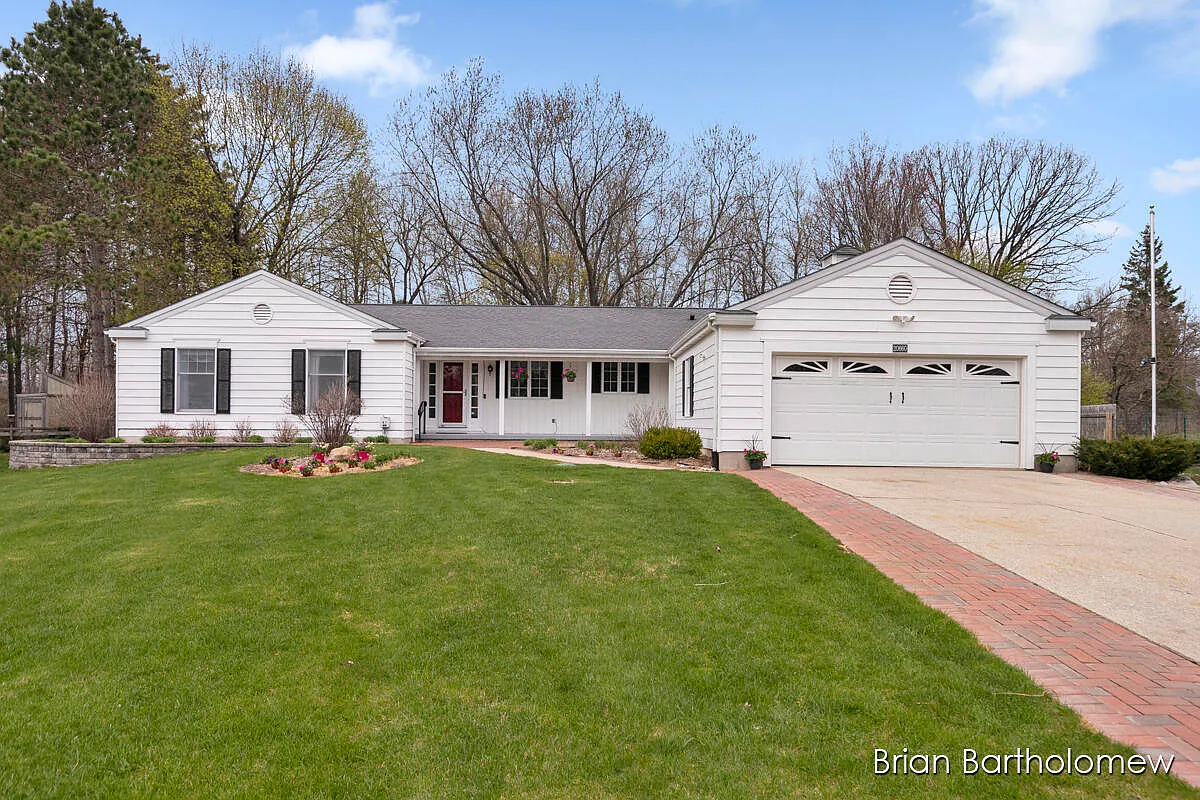 20660 Edgewood Dr photo 1