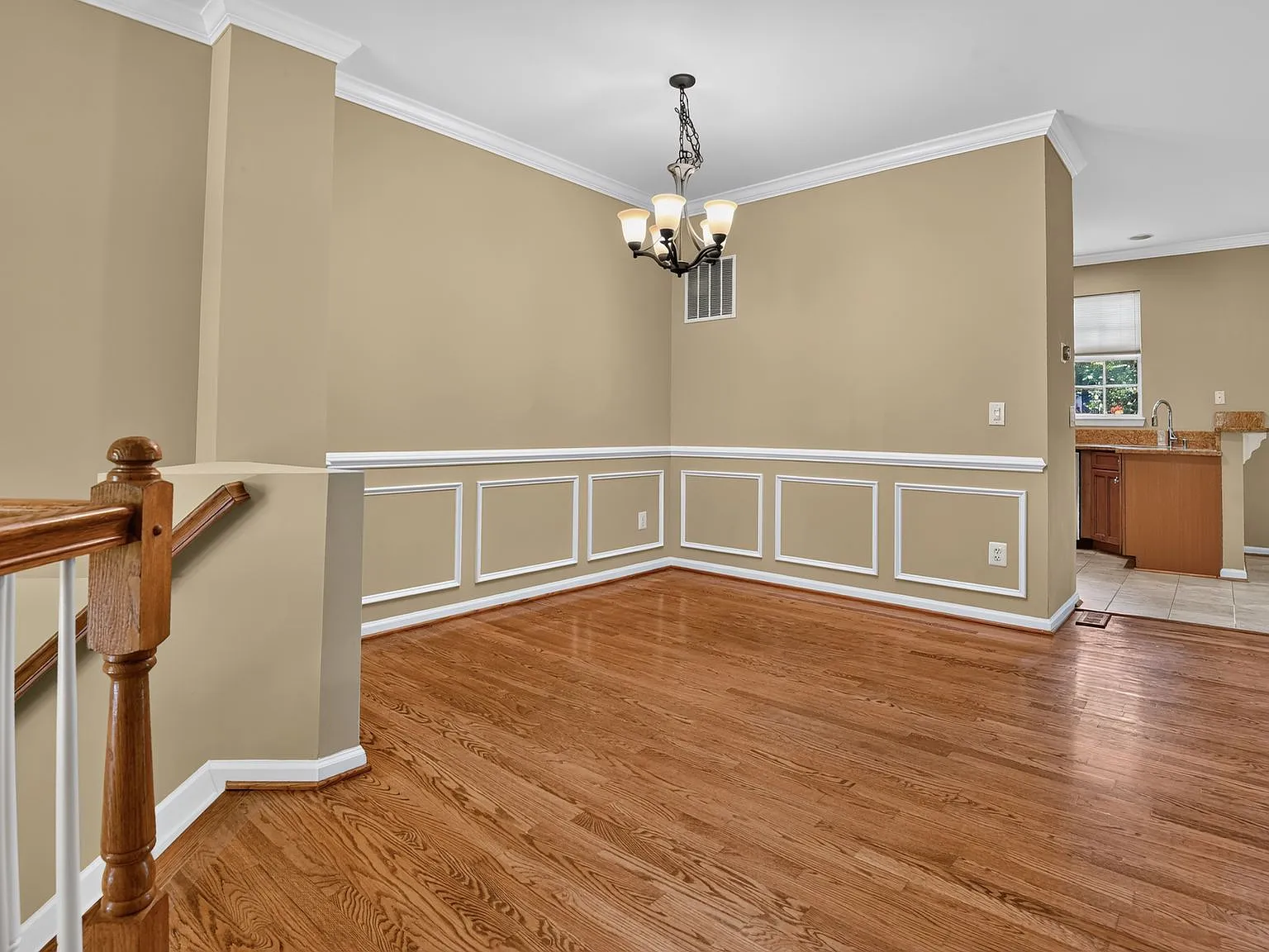 3 bed, 1816 sqft, $3,300 — Photo 3