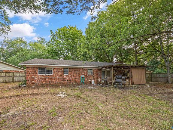 15th image of 710 Westwood Cir SW
