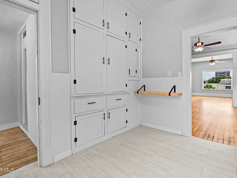 305 E River Ave — Photo 6