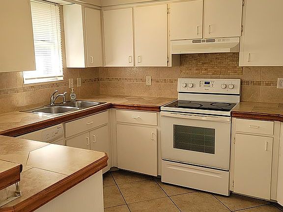 2nd image of 3242 Courtland Blvd
