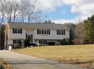 15 Garnet Ln, Hope Valley, RI 02832