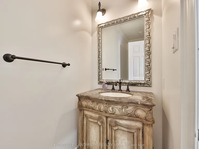 112 Kingsway Cres — Photo 15