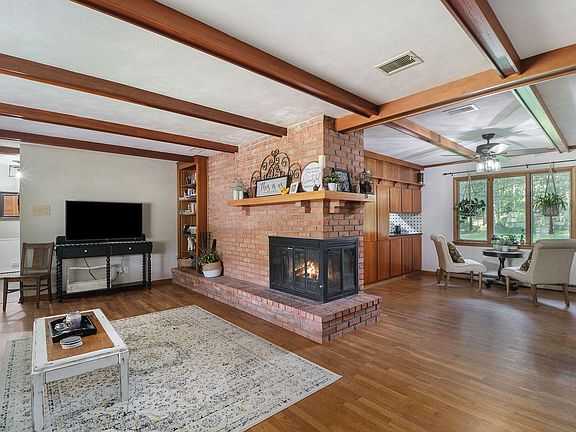 3rd image of 33 Birch Hill Dr