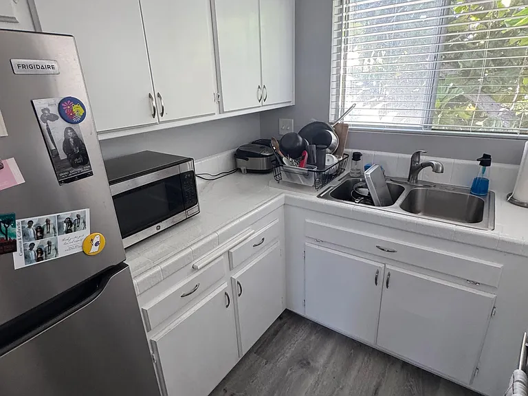 1875 Thomas Ave #10 — Photo 11