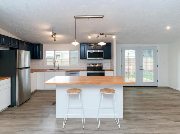 160 Cliff St, Buckeye Lake, OH 43008