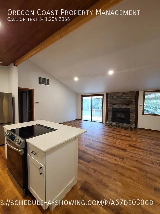 Main Level 3bed/2bath home in Little Whale Cove — Photo 2