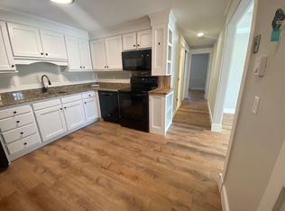 862 Haverhill St APT 11, Rowley, MA 01969