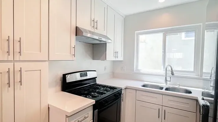 1023 N Hayworth Ave #5 — Photo 7