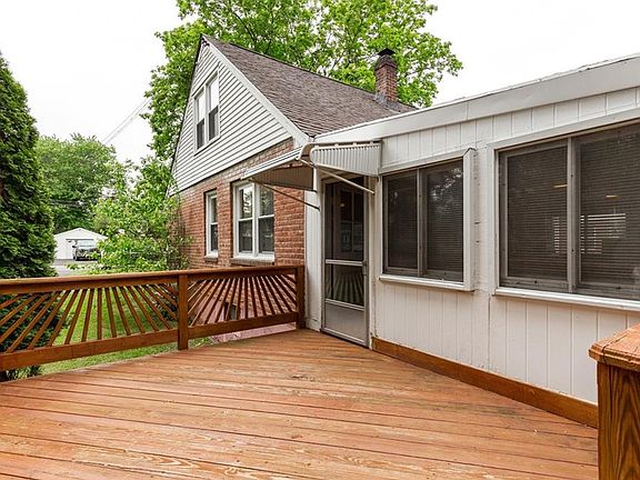 4th image of 21 Antoinette Dr