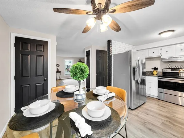 63 Plantation Dr Unit 63, Agawam, MA 01001