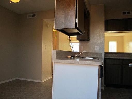 3rd image of 921 NE 12th St APT 7