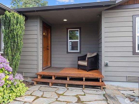 2nd image of 101 S Stillaguamish Avenue