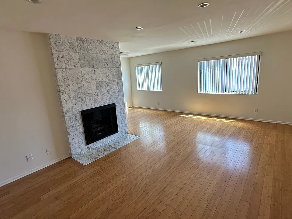 1505 Barry Ave #104