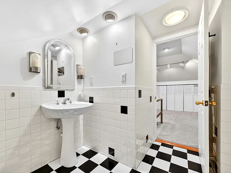 288 Auburndale Ave #2 — Photo 1