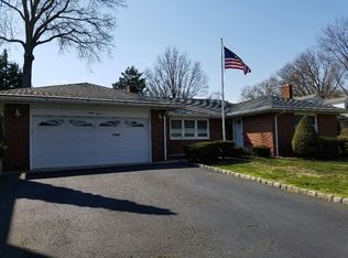 33 Parkway Dr #A, Clark, NJ 07066
