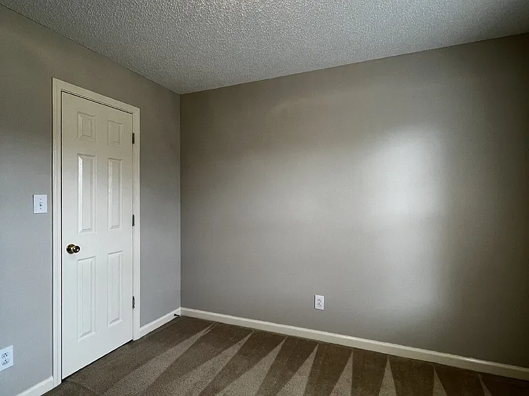 3427 Poplar Hl — Photo 12