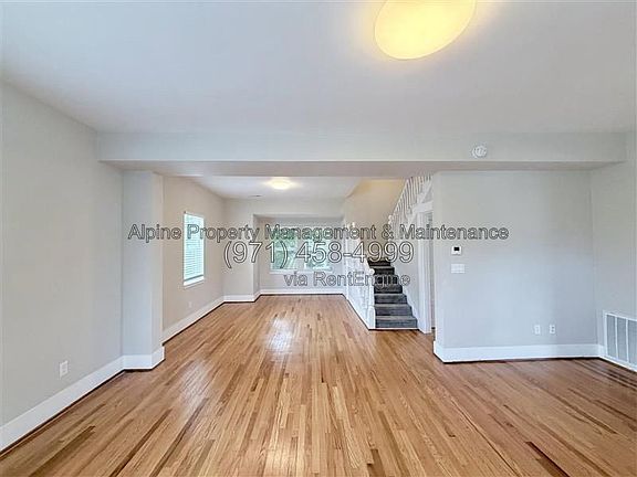 5th image of 5004 SE 38th Ave #A