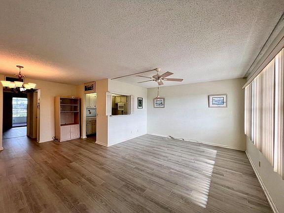 4th image of 434 Southampton B