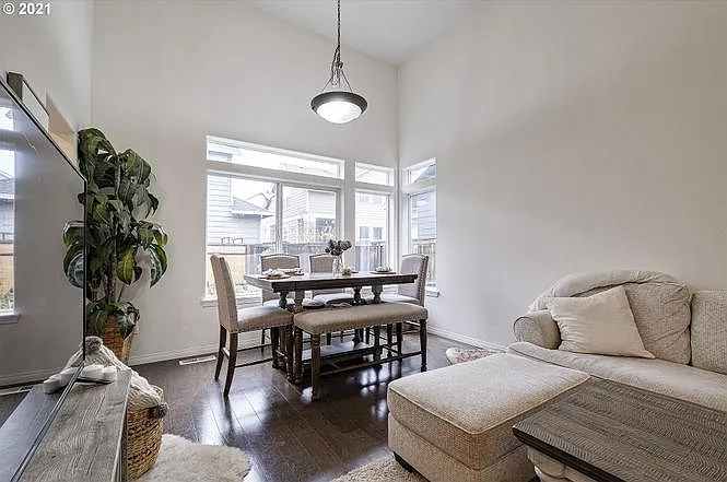 1435 NE Setting Sun Dr — Photo 10