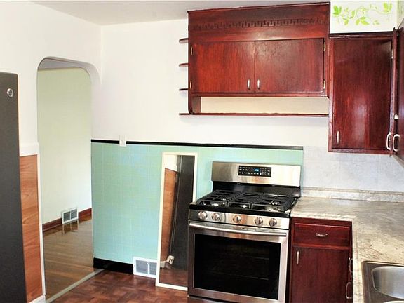 3rd image of 1186 Lily St