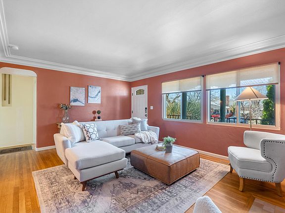 2nd image of 420 Bryn Mawr Dr SE