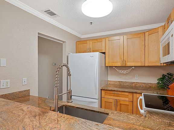 5th image of 1019 Dornajo Way APT 210