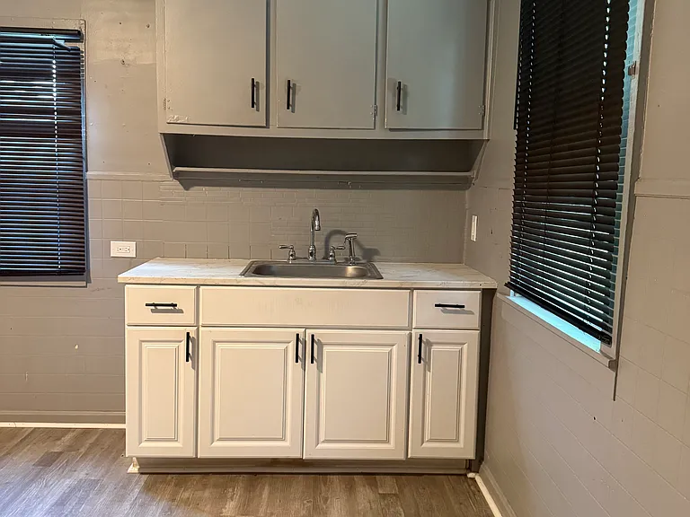 3161 W 31st St #1 — Photo 9
