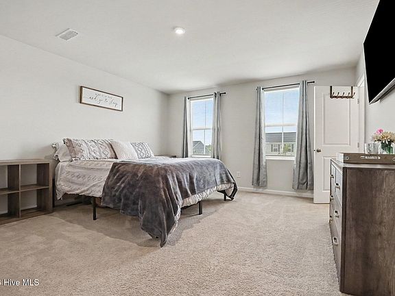 3rd image of 68 Florentine Court
