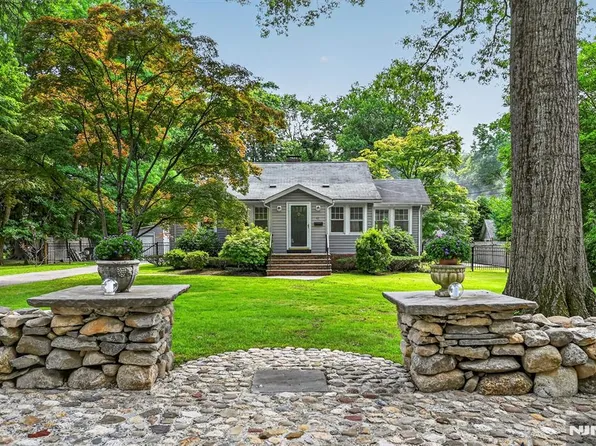 42 De Baun Ave, Ramsey, NJ 07446