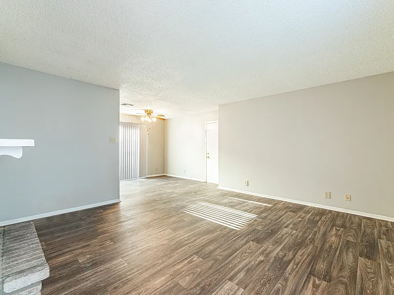The Camaron Townhomes & Flats — Photo 2
