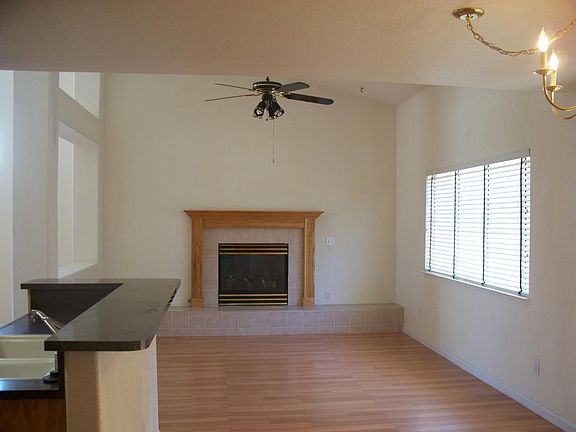 4th image of 4021 Grosvenor Ln