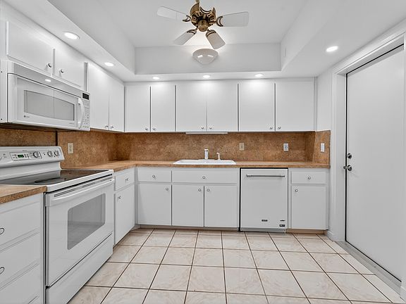 4th image of 6 Concourse Dr APT A