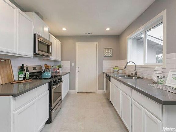 4th image of 4095 Las Pasas Way