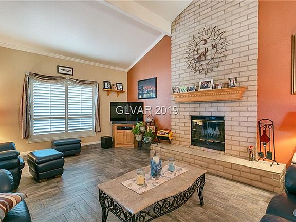 3rd image of 5995 N Park St