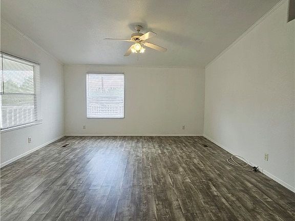 2nd image of 1467 Live Oak Dr