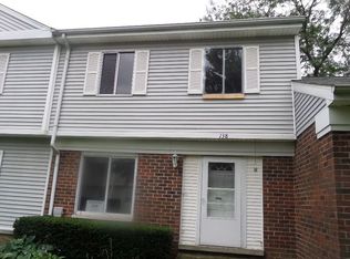 138 Jamestown Ln, Bolingbrook, IL 60440