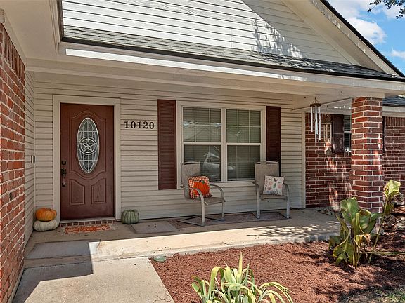 3rd image of 10120 Colony Dr
