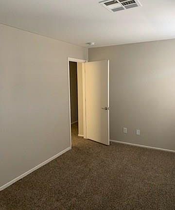 3rd image of 11596 Stivali St