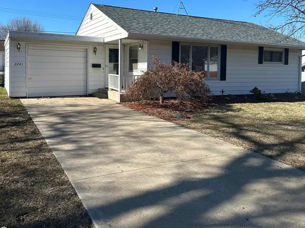 2241 S 10th St, Burlington, IA 52601
