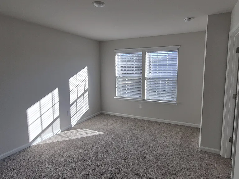 18 Reagan Dr — Photo 10