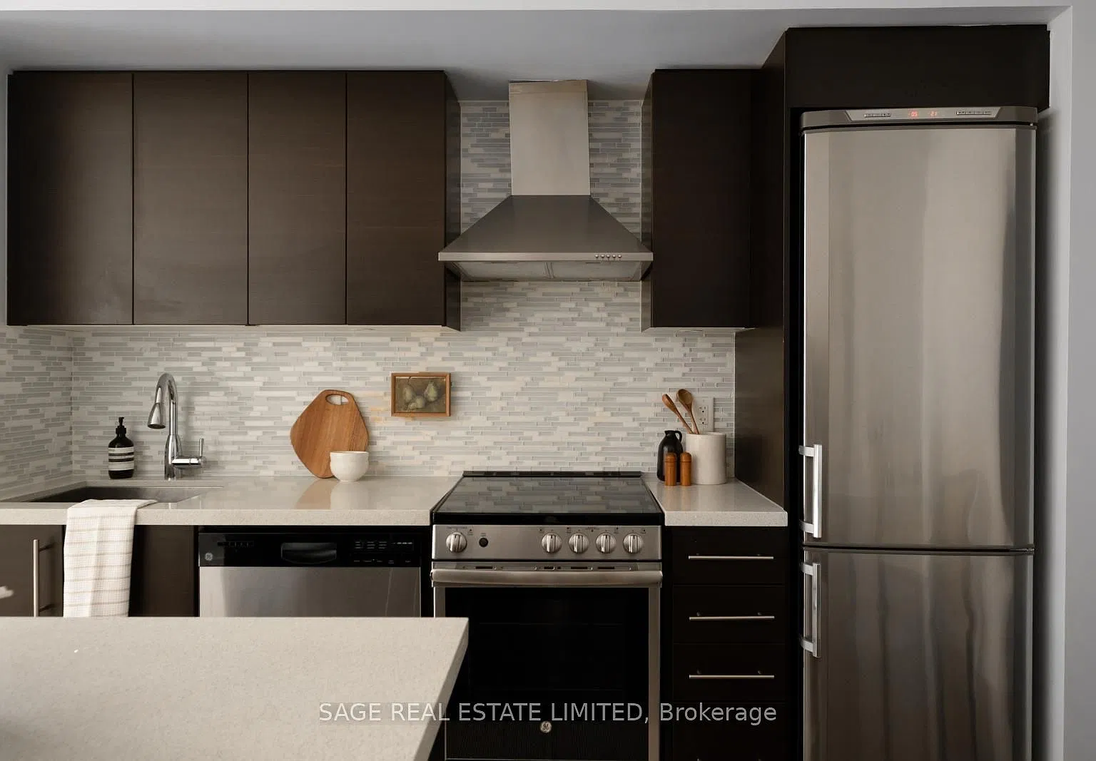 58 Orchard View Blvd — Photo 3