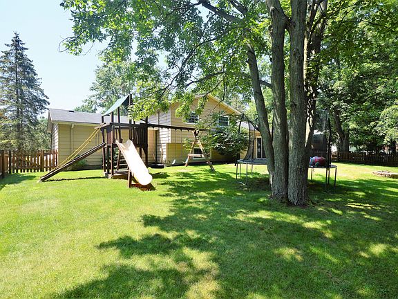 5th image of 26060 Hickory Ln