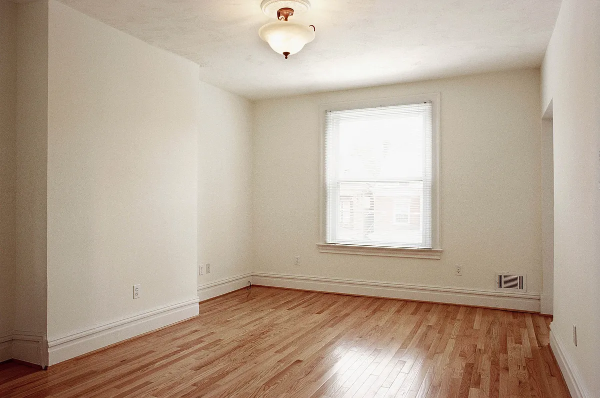 Building Photo - 6340 Walnut St #2