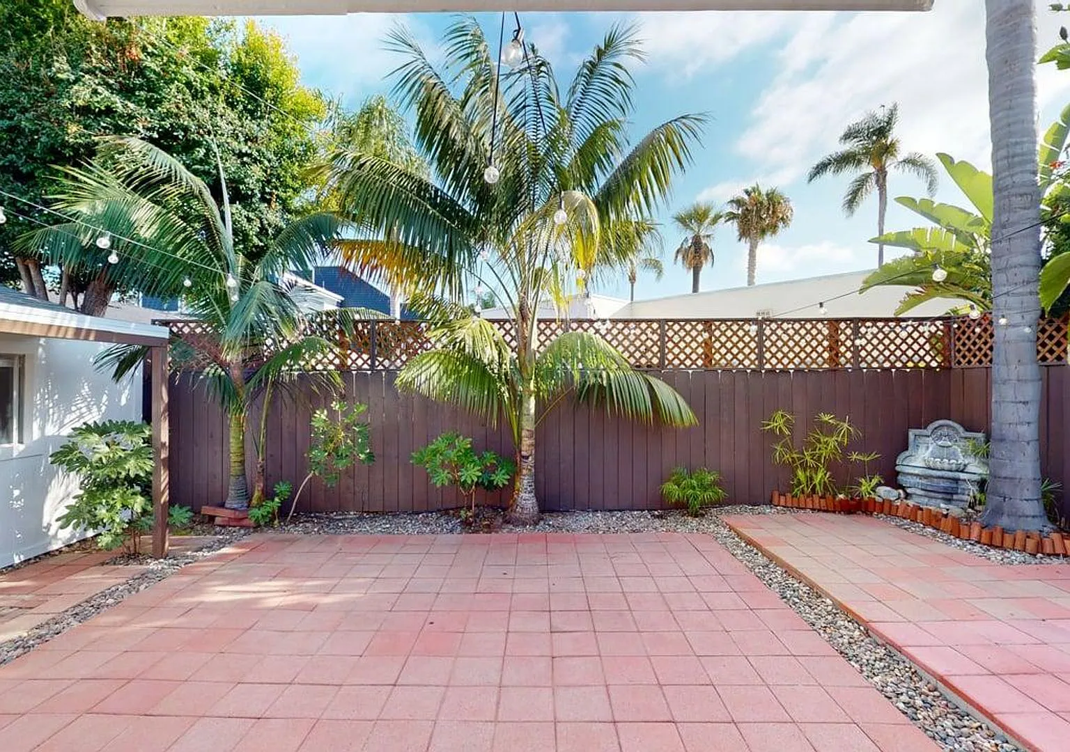 Rare and Private Coronado Back House with Expansive Patio plus Casita — Photo 3