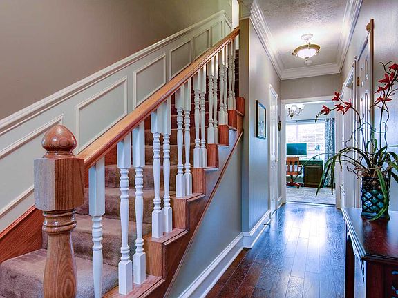 4th image of 16 Stoneridge Cir