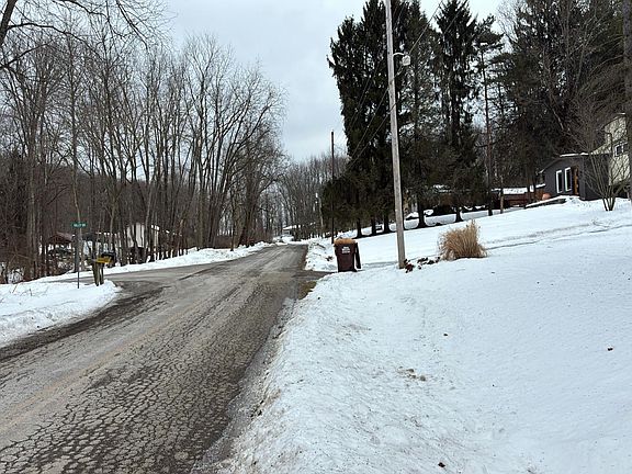 4th image of 16777 Valley Dr