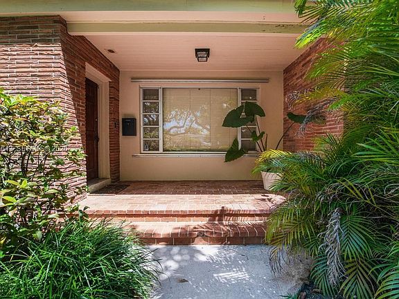5th image of 6315 Castaneda St
