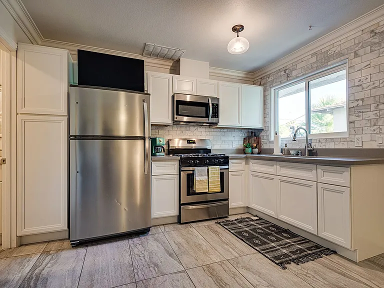 1321 S 7th St — Photo 30