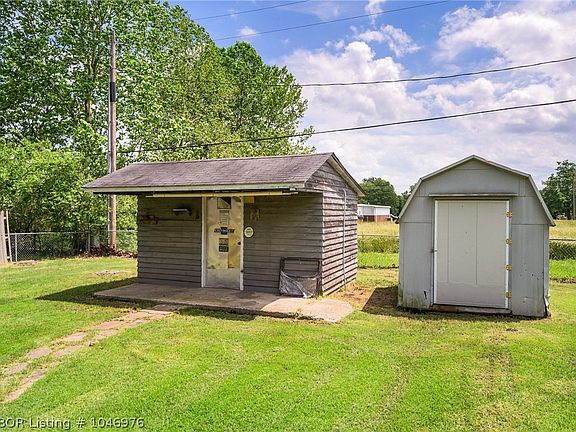 5th image of 504 NW Mimosa Dr